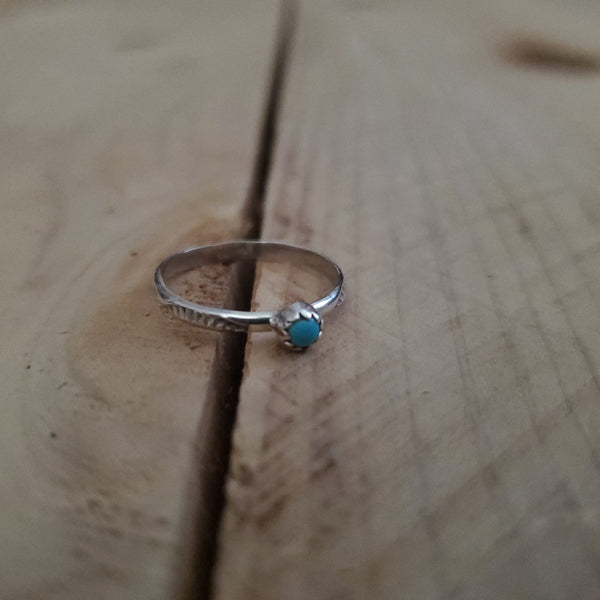 IDA MCCRAE TINY DOT TURQUOISE RING