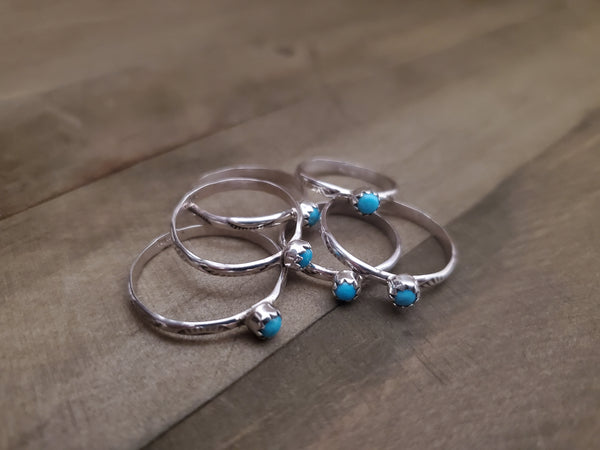 IDA MCCRAE TINY DOT TURQUOISE RING