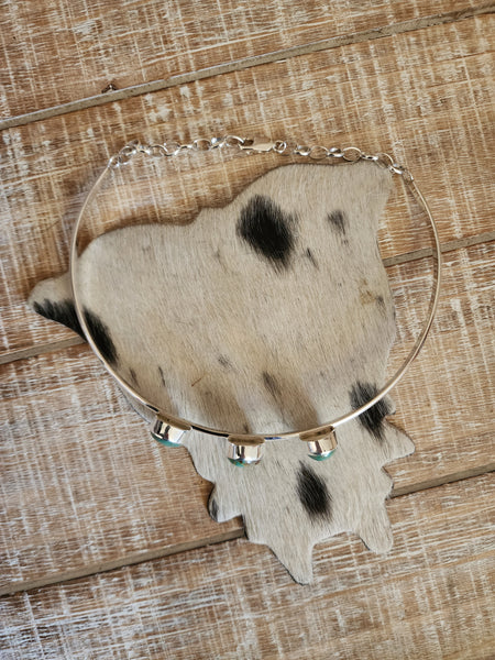THREE STONE CHOKER