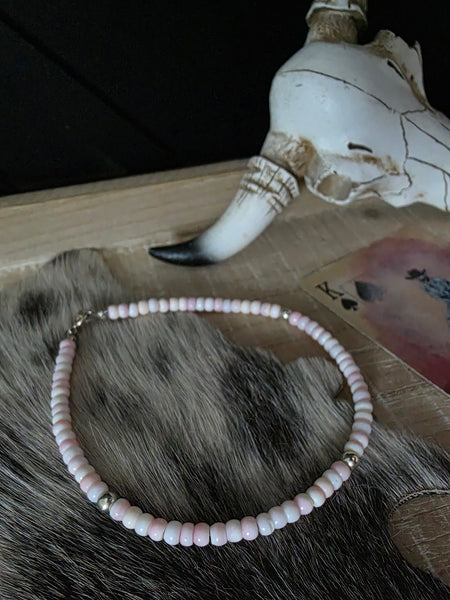 GERALD BENALLY PINK CONCH SHELL AND STERLING SILVER BEADED BRACELET