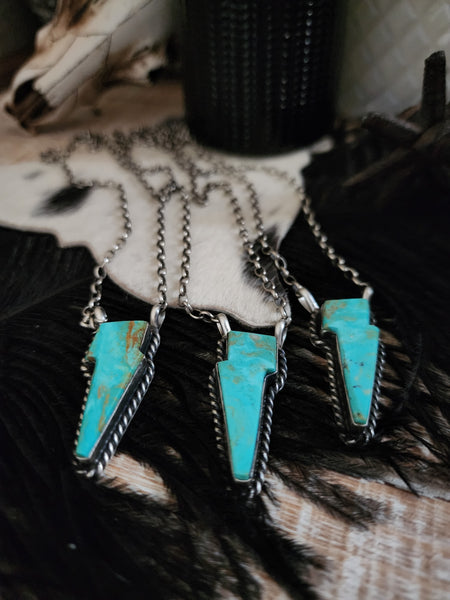 THE DONOVAN SKEETS KINGMAN TURQUOISE LIGHTNING BOLT NECKLACE