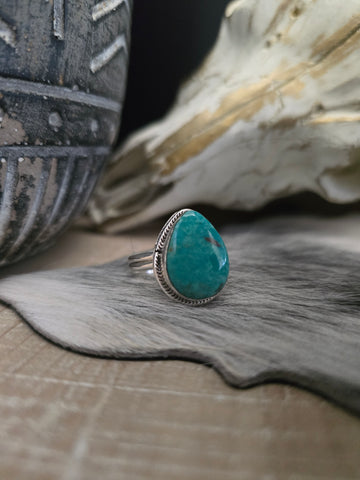 NAVAJO TURQUOISE TEARDROP STONE RING