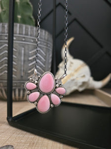 MAXINE RAMIREZ PINK CONCH CLUSTER NECKLACE