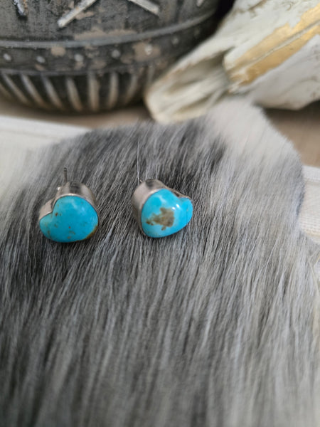 ELOUISE KEE TURQUOISE HEART STUD EARRINGS