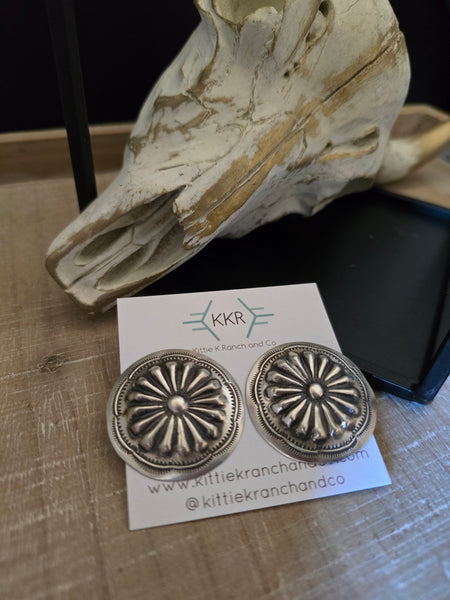 ARLENE SOCE LARGE SILVER CONCHO STUDS