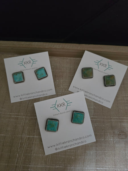 VIRGINA BECENT PUNCHY SQUARE KINGMAN TURQUOISE STUDS