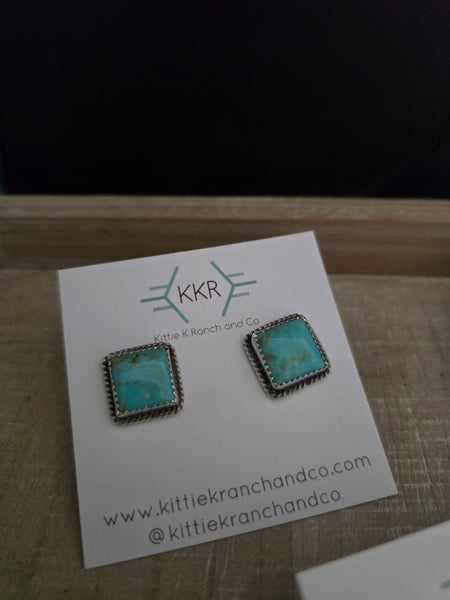 VIRGINA BECENT PUNCHY SQUARE KINGMAN TURQUOISE STUDS