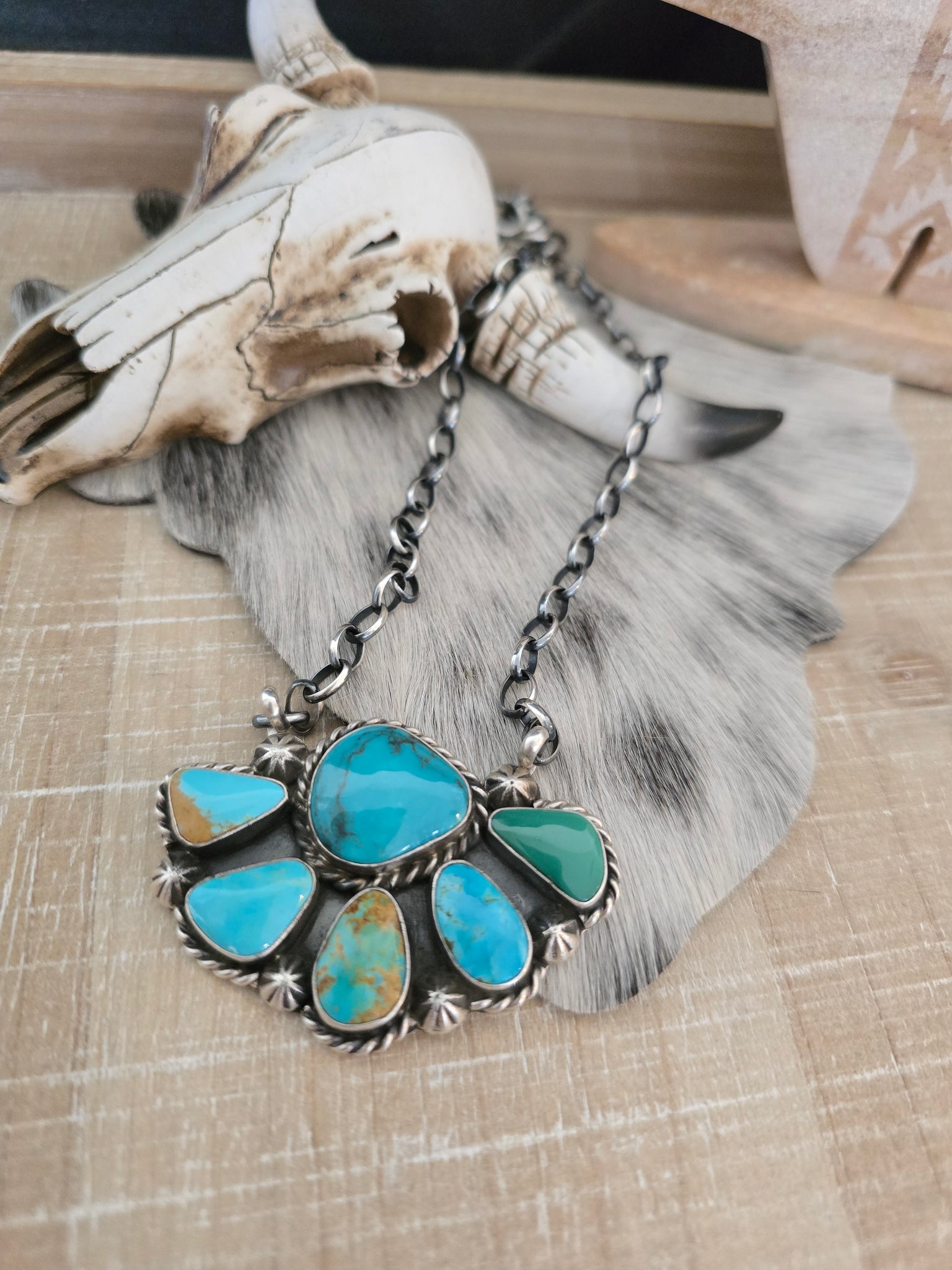 AUGUSTINE LARGO KINGMAN TURQUOISE CLUSTER NECKLACE