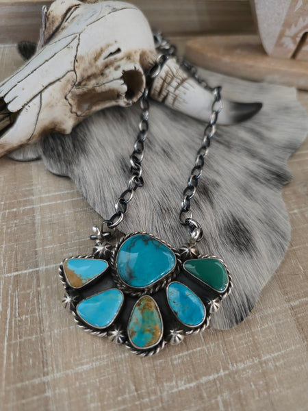 AUGUSTINE LARGO KINGMAN TURQUOISE CLUSTER NECKLACE