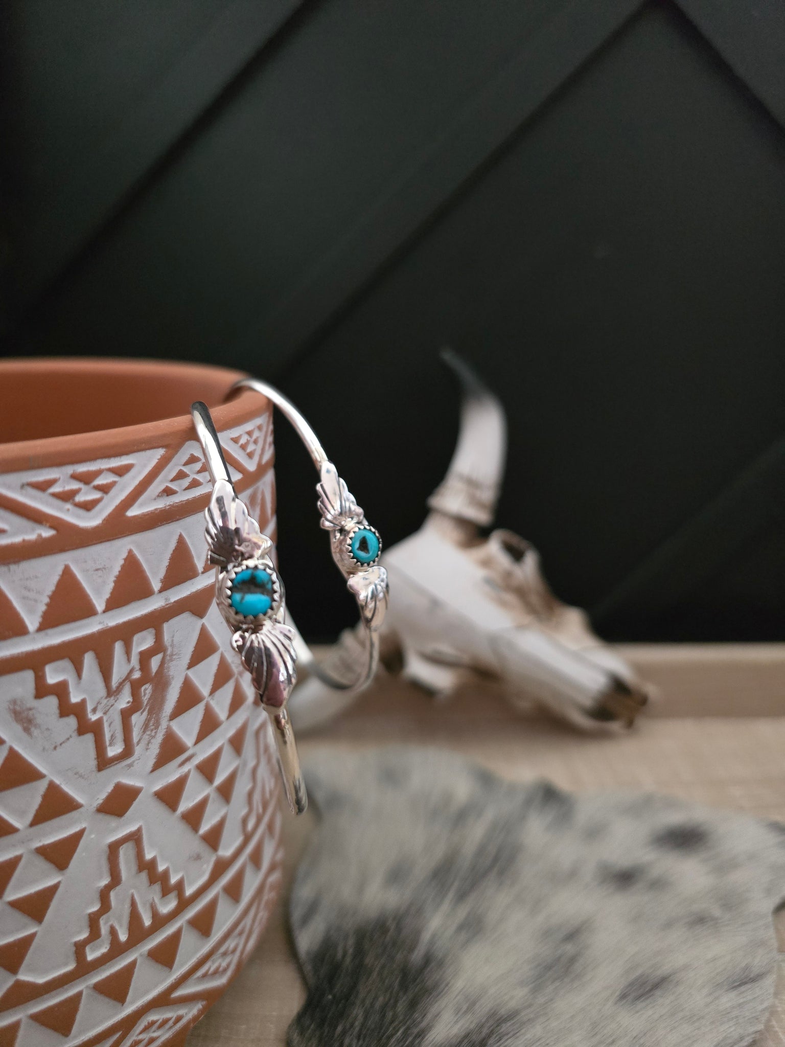 DAVID MORRIS LEAF BRACELET WITH LITTLE TURQUOISE NUGGET