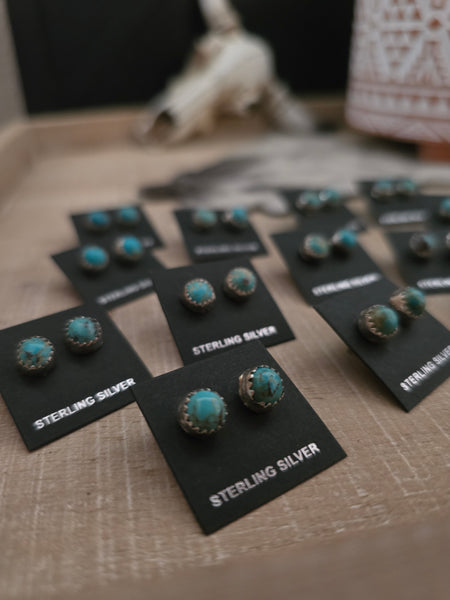 THE LITTLE TURQUOISE STUDS