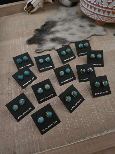 THE LITTLE TURQUOISE STUDS