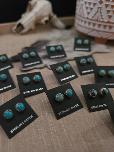 THE LITTLE TURQUOISE STUDS