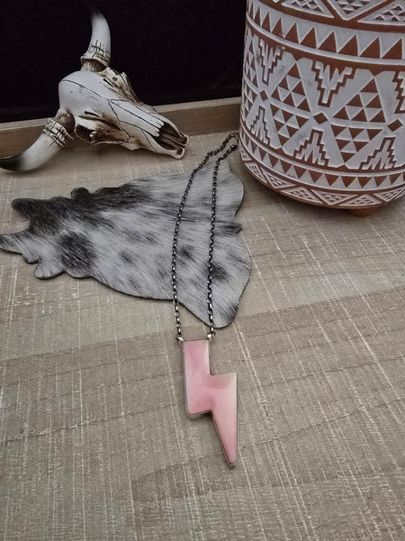 THE DONOVAN SKEETS PINK CONCH SHELL LIGHTNING BOLT NECKLACE