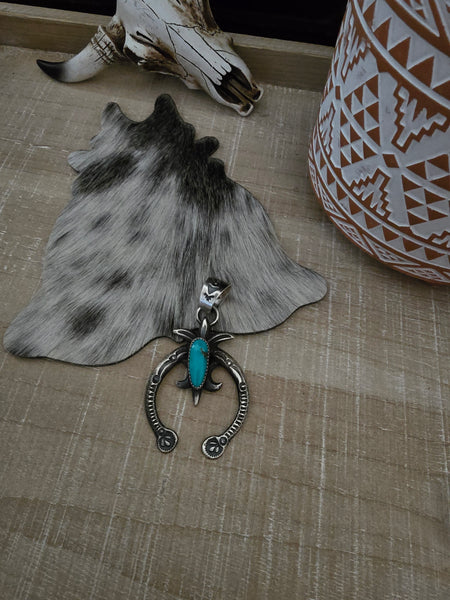 EVA CAYATINITO SMALL TURQUOISE NAJA PENDANT