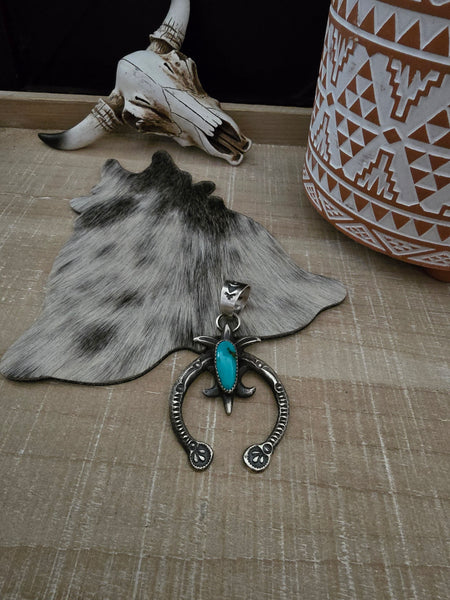 EVA CAYATINITO SMALL TURQUOISE NAJA PENDANT