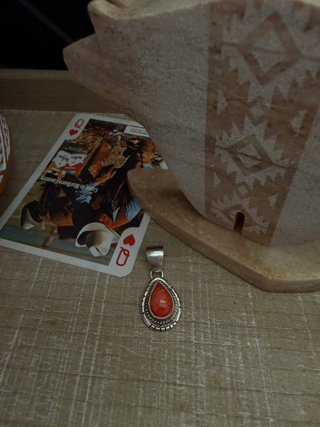 PEGGY SKEETS SPINY OYSTER PENDANT