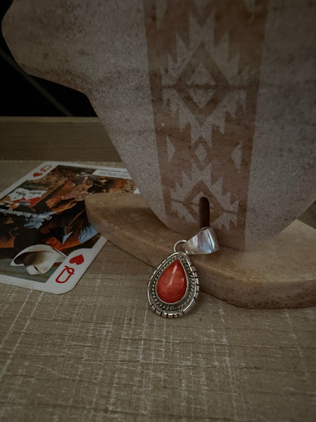 PEGGY SKEETS SPINY OYSTER PENDANT