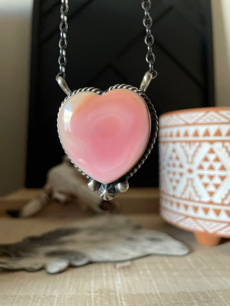 DONOVAN SKEETS PINK CONCH SHELL HEART NECKLACE