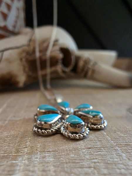 GINA DOSEDO FLOWER PENDANT