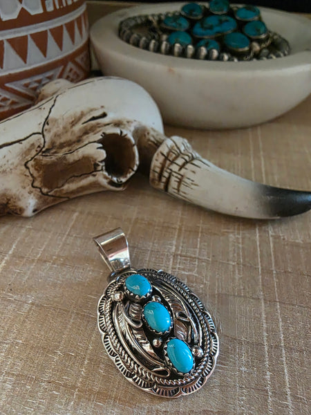 BETTY BEGAYE THREE TURQUOISE STONE OVAL PENDANT