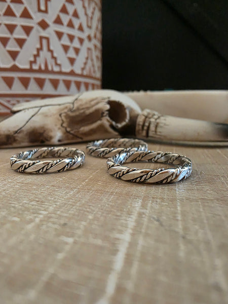 VERNA TAHE PUNCHY SILVER TWISTED WIRE RING