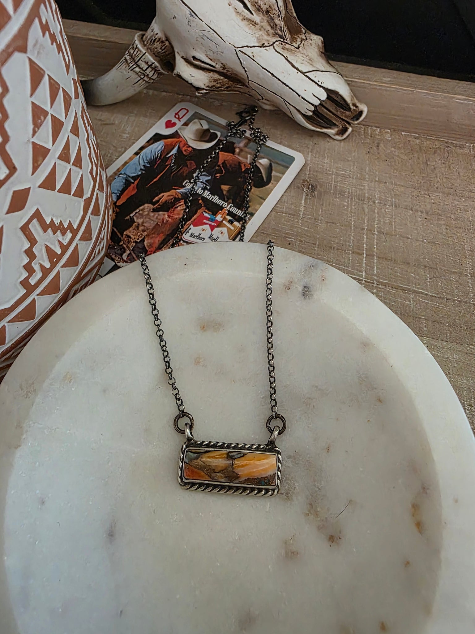AUGUSTINE LARGO LITTLE SPINY OYSTER AND BRONZE BAR NECKLACE