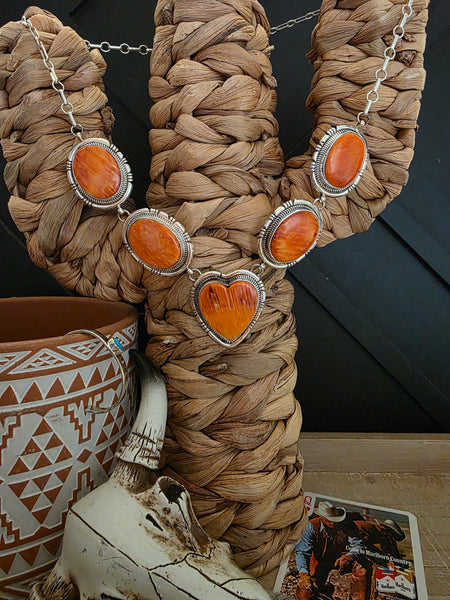 RENELL CHACO SPINY OYSTER HEART LARIAT NECKLACE