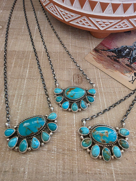 GERALDINE JAMES KINGMAN TURQUOISE CLUSTER NECKLACE