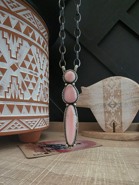 FREDA MARTINEZ PINK CONCH SHELL NECKLACE