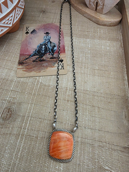 TRISH LARGO SPINY OYSTER NECKLACE