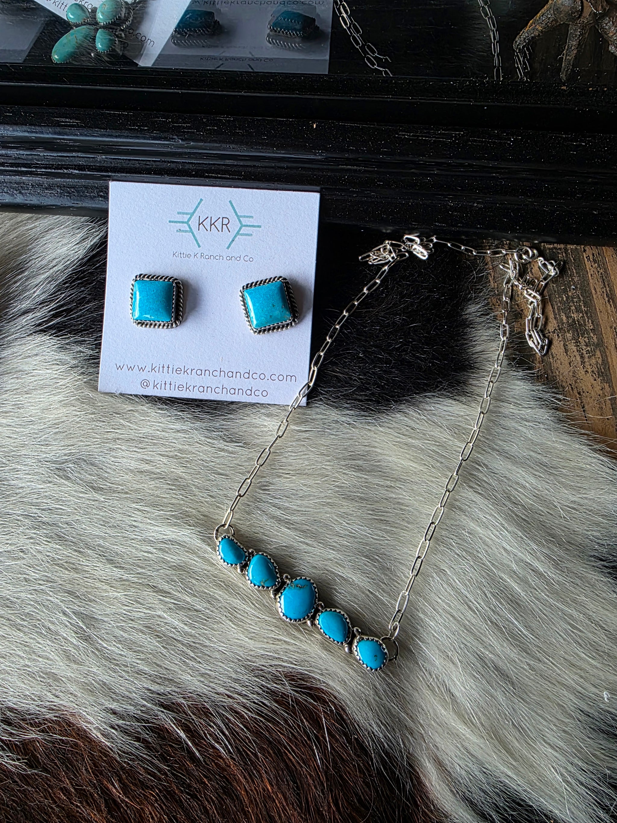RENELL PERRY CHACO FIVE TURQUOISE STONE BAR NECKLACE – Kittie K