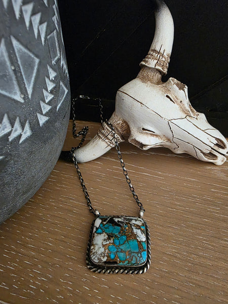 THE AUGUSTINE KINGMAN CRUSH LARGE SQUARE BAR NECKLACE