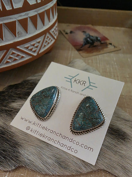PUNCHY TURQUOISE STUD EARRINGS