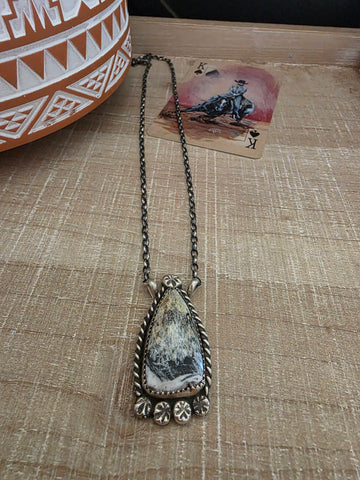 VIRGINIA HINIO WHITE BUFFALO NECKLACE