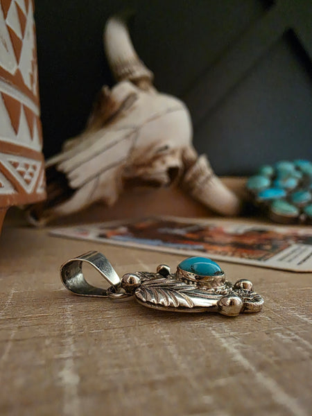 ELLA LINKIN FEATHER PENDANT