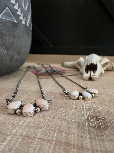 MAXINE RAMIREZ SMALL PINK CONCH CLUSTER NECKLACE