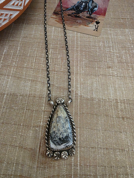VIRGINIA HINIO WHITE BUFFALO NECKLACE