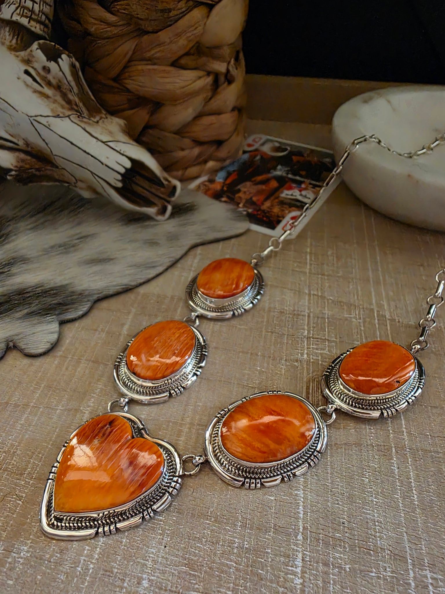 RENELL CHACO SPINY OYSTER HEART LARIAT NECKLACE