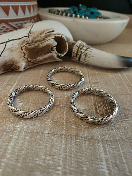 VERNA TAHE PUNCHY SILVER TWISTED WIRE RING