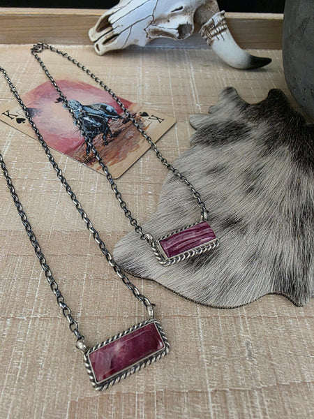 THE C BELONE LITTLE PURPLE SPINY OYSTER BAR NECKLACE
