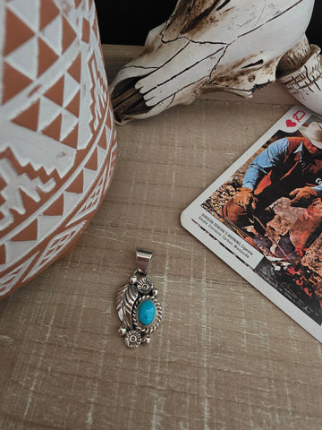 ELLA LINKIN FEATHER PENDANT